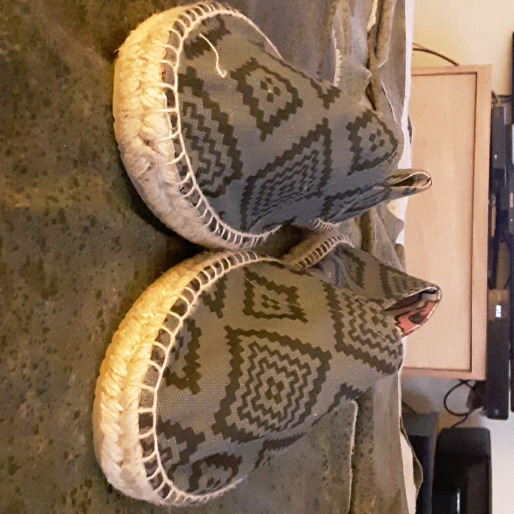 Shoes - Picture 4 of 4